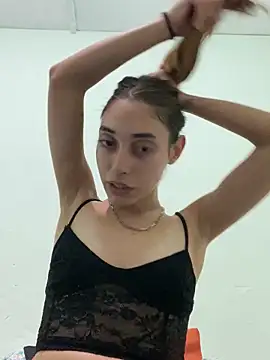 loirinhaaa online show from October 12, 2:21 am