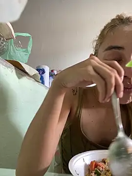 loirinhaaa online show from March 3, 5:19 pm