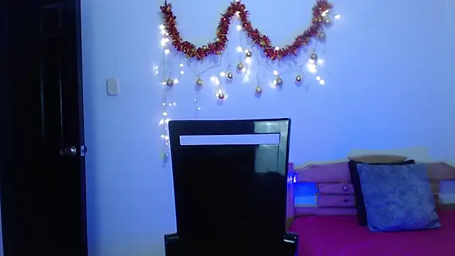 Gia Dior online show from December 18, 11:22 pm