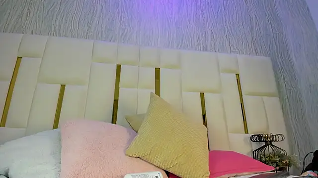 mia vy online show from May 5, 3:03 am