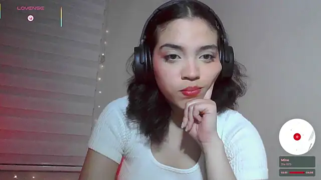 Snapshot of _curiouskitten_ chatting on November 30, 3:32 am curiouskitten online show from November 30, 3:32 am