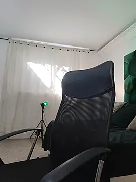 Snapshot of AllexJacob chatting on May 7, 1:16 pm AllexJacob online show from May 7, 1:16 pm