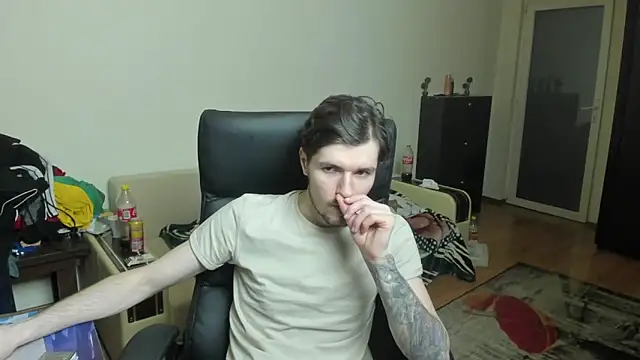 Snapshot of dirty_justin chatting on February 26, 2:43 am dirty justin online show from February 26, 2:43 am