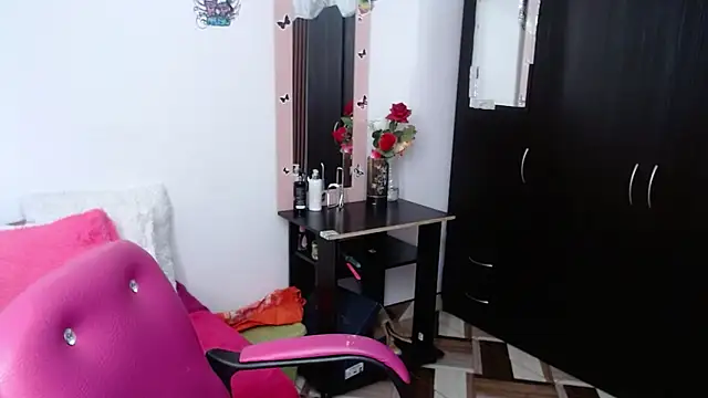 camilavargas  online show from October 2, 9:44 pm