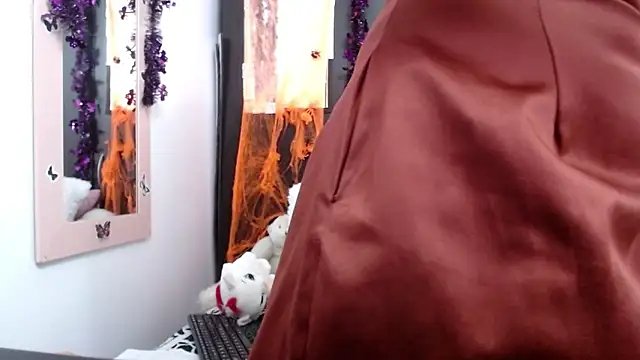 camilavargas  online show from October 18, 9:48 pm