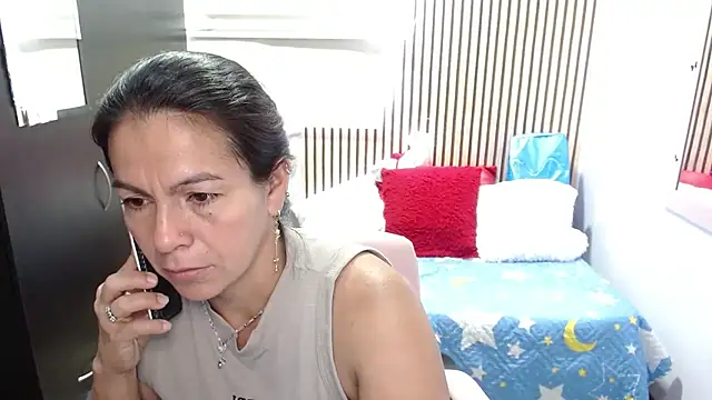 camilavargas  online show from June 11, 8:29 pm