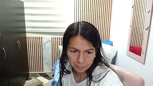 camilavargas  online show from June 16, 10:23 pm