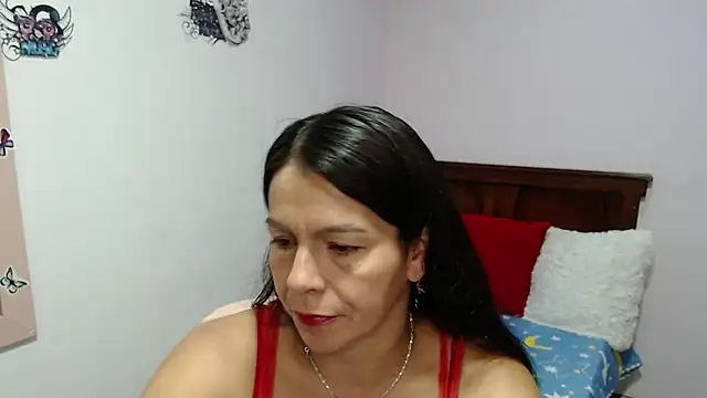 Snapshot of camilavargas_ chatting on June 23, 7:23 pm camilavargas online show from June 23, 7:23 pm