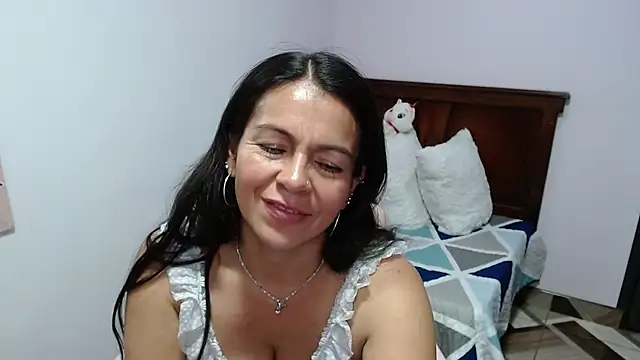 Snapshot of camilavargas_ chatting on July 28, 8:52 pm camilavargas online show from July 28, 8:52 pm