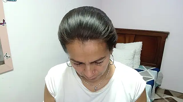 Snapshot of camilavargas_ chatting on July 30, 3:11 pm camilavargas online show from July 30, 3:11 pm