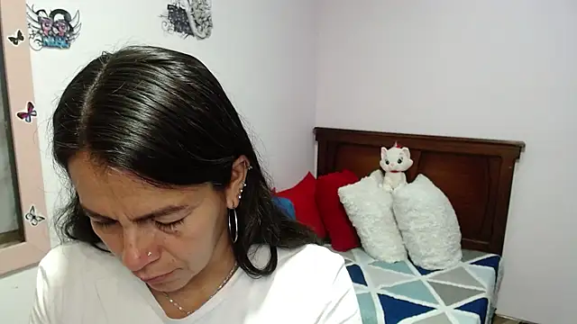 Snapshot of camilavargas_ chatting on August 7, 5:04 pm camilavargas online show from August 7, 5:04 pm
