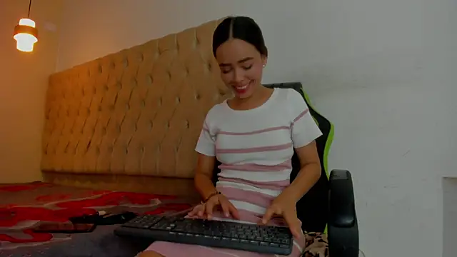 Naomis 35 online show from January 15, 7:39 pm