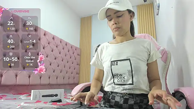 Naomis 35 online show from March 12, 8:48 pm