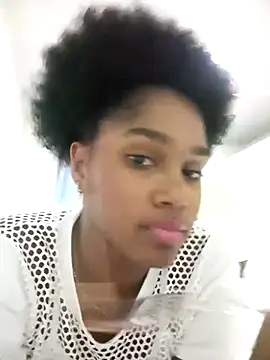 Snapshot of Beauty_Luci chatting on October 21, 11:49 pm Beauty Luci online show from October 21, 11:49 pm