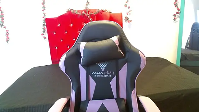 Snapshot of cristal1609 chatting on November 12, 1:44 pm cristal1609 online show from November 12, 1:44 pm