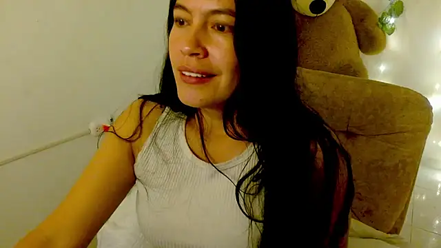 Snapshot of cristal1609 chatting on May 15, 2:13 pm cristal1609 online show from May 15, 2:13 pm