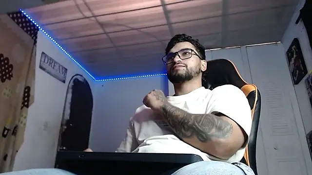 Chrys harris77 online show from December 4, 7:00 pm