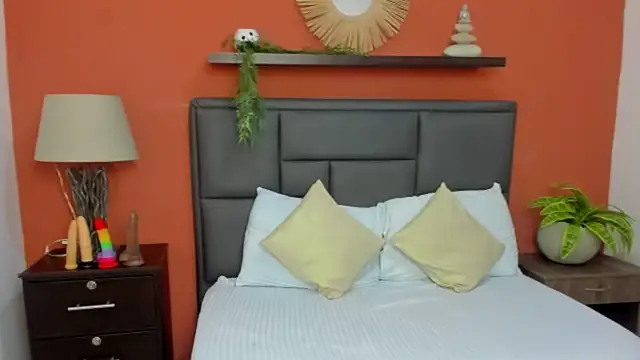 Snapshot of molly_lovee_ chatting on October 2, 12:01 pm molly lovee online show from October 2, 12:01 pm