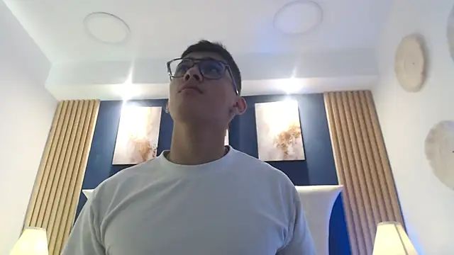 Snapshot of SalvadorFit chatting on June 19, 8:23 pm SalvadorFit online show from June 19, 8:23 pm