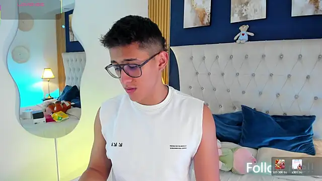 Snapshot of SalvadorFit chatting on July 1, 8:19 pm SalvadorFit online show from July 1, 8:19 pm