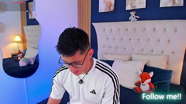 Snapshot of SalvadorFit chatting on July 9, 8:13 pm SalvadorFit online show from July 9, 8:13 pm