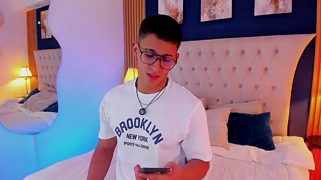 Snapshot of SalvadorFit chatting on July 28, 9:58 pm SalvadorFit online show from July 28, 9:58 pm