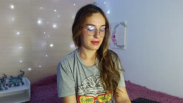 Snapshot of kat_desiree chatting on October 13, 11:32 am kat desiree online show from October 13, 11:32 am