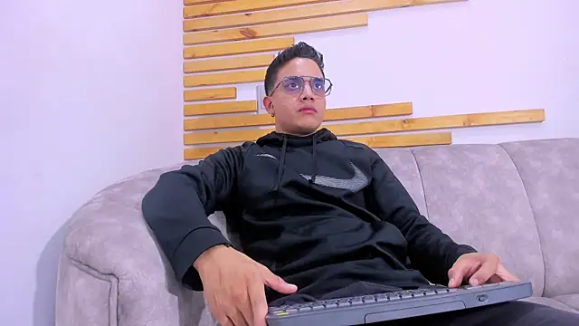 axel vega online show from September 19, 7:14 pm