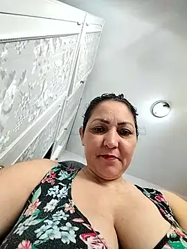 Lunita86 online show from May 10, 3:06 pm