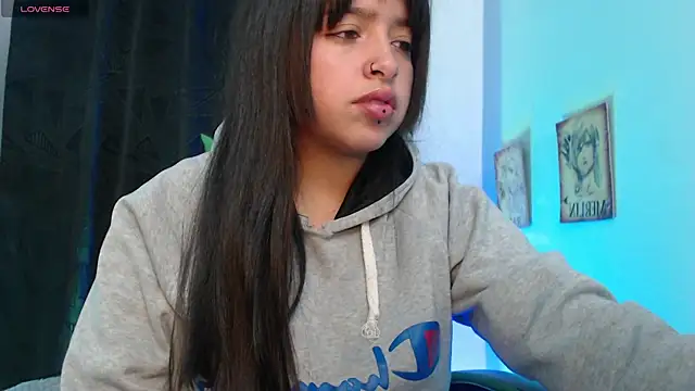 Snapshot of queen_salomme chatting on October 13, 11:43 am queen salomme online show from October 13, 11:43 am