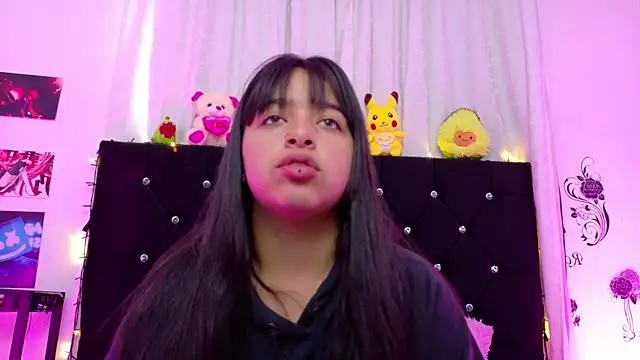 Snapshot of queen_salomme chatting on October 17, 11:24 am queen salomme online show from October 17, 11:24 am