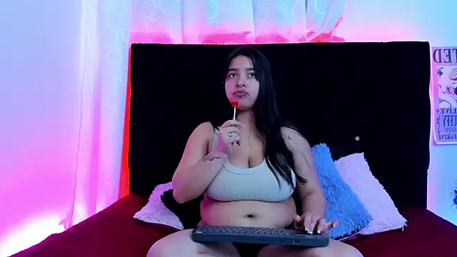 Snapshot of queen_salomme chatting on November 3, 9:59 pm queen salomme online show from November 3, 9:59 pm