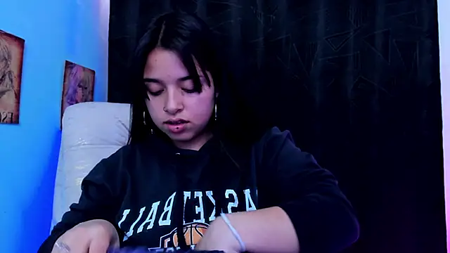 Snapshot of queen_salomme chatting on November 24, 9:47 pm queen salomme online show from November 24, 9:47 pm