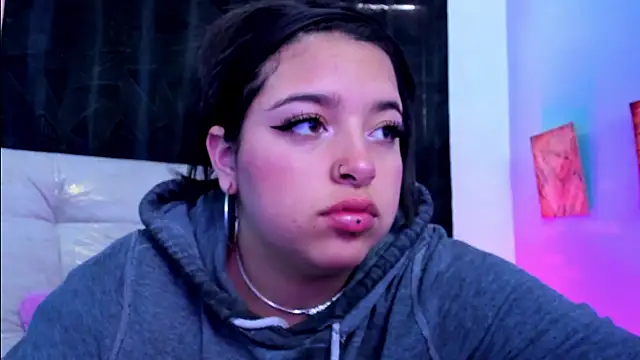 Snapshot of queen_salomme chatting on November 29, 8:45 pm queen salomme online show from November 29, 8:45 pm