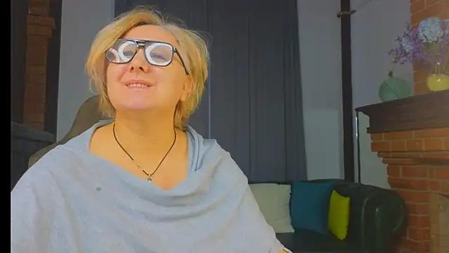 Snapshot of Marta_Wils chatting on November 7, 4:12 am Marta Wils online show from November 7, 4:12 am