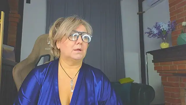 Snapshot of Marta_Wils chatting on November 14, 10:03 am Marta Wils online show from November 14, 10:03 am