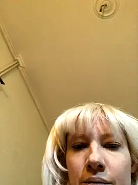 juliaoneandonly online show from October 15, 9:42 am