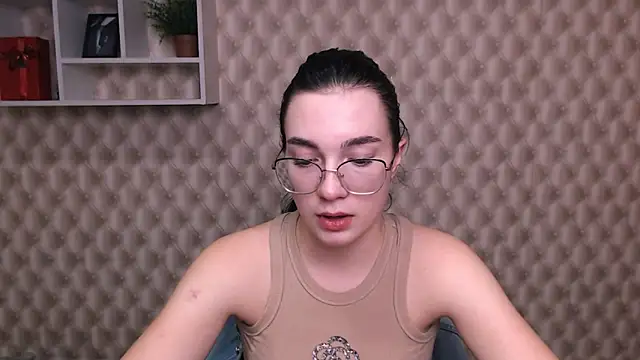 Snapshot of MiraBabe_ chatting on September 23, 9:56 am MiraBabe online show from September 23, 9:56 am