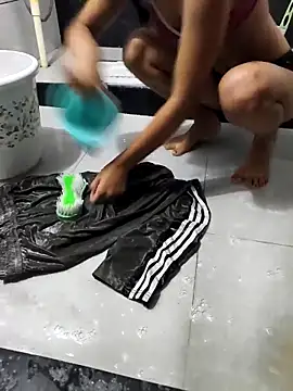 Snapshot of sassyishhu76 chatting on November 9, 6:33 am sassyishhu76 online show from November 9, 6:33 am