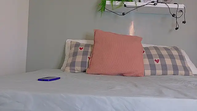 KeendraFox  online show from November 9, 11:30 am