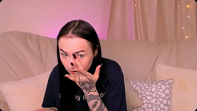 MollyKissy online show from November 16, 9:37 am