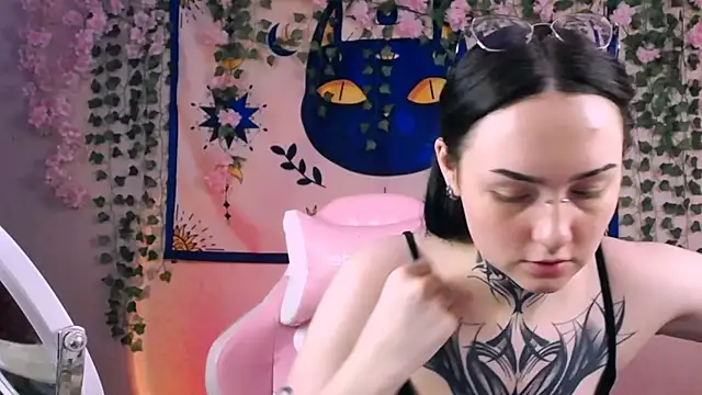 MollyKissy online show from May 3, 5:46 am