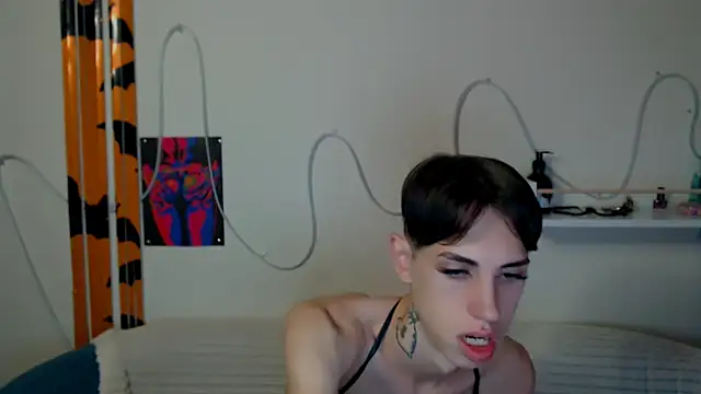 Snapshot of AlexNaughty14 chatting on November 15, 1:29 pm AlexNaughty14 online show from November 15, 1:29 pm