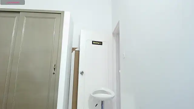 IslaRose7 online show from October 7, 1:30 pm