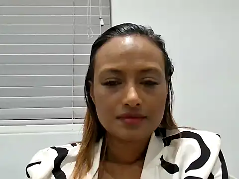 Snapshot of Queen-Of-The-South chatting on October 18, 5:35 pm Queen-Of-The-South online show from October 18, 5:35 pm