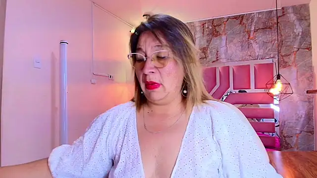Snapshot of MaylinRosse_ chatting on May 4, 6:59 pm MaylinRosse online show from May 4, 6:59 pm