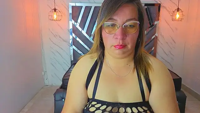 Snapshot of MaylinRosse_ chatting on June 29, 6:19 pm MaylinRosse online show from June 29, 6:19 pm