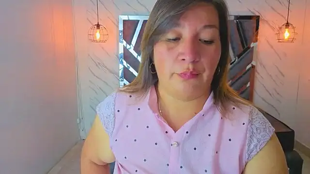 Snapshot of MaylinRosse_ chatting on July 1, 6:51 pm MaylinRosse online show from July 1, 6:51 pm