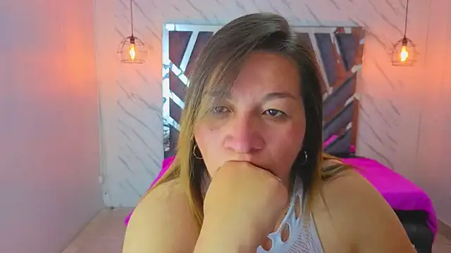 Snapshot of MaylinRosse_ chatting on July 31, 6:51 pm MaylinRosse online show from July 31, 6:51 pm
