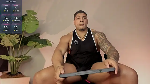 Snapshot of chrizmacgregor chatting on October 24, 12:19 am chrizmacgregor online show from October 24, 12:19 am